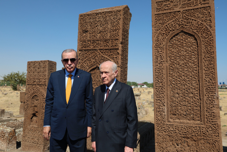 Bahçeli ve Erdoğan'dan Ahlat'ta anlamlı buluşma
