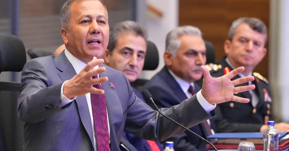 Bakan Yerlikaya, Büyükşehir valileriyle toplandı