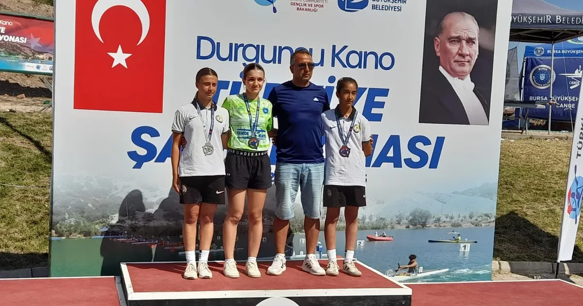 Bursa Büyükşehir Belediyesporlu kanocular madalyaları topladı