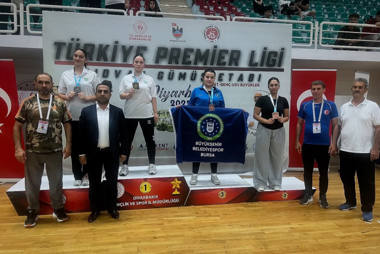Bursa Büyükşehirli karateciler Diyarbakır’da parladı