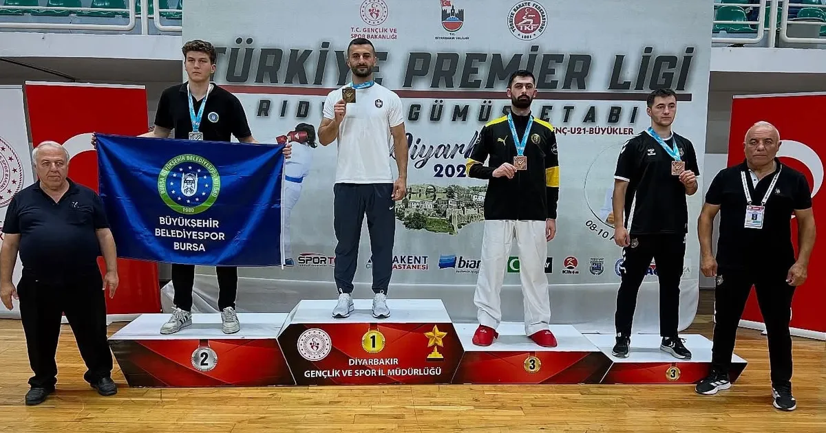 Bursa Büyükşehirli karateciler Diyarbakır’da parladı