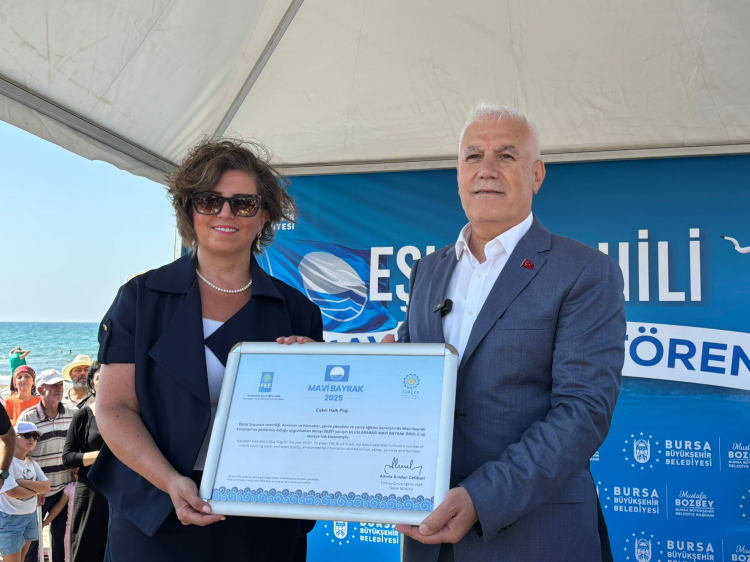 Bursa Mudanya'nın Eşkel sahili 'Mavi Bayrak'a kavuştu