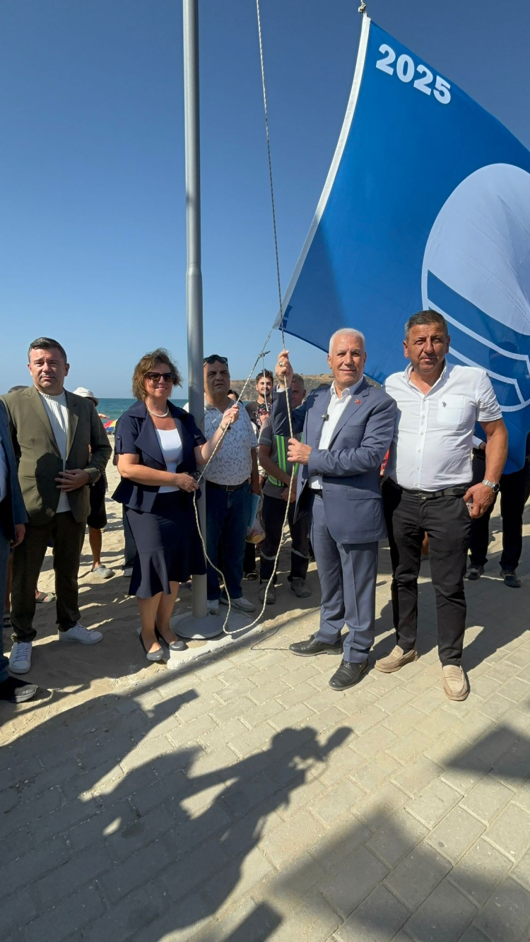 Bursa Mudanya'nın Eşkel sahili 'Mavi Bayrak'a kavuştu