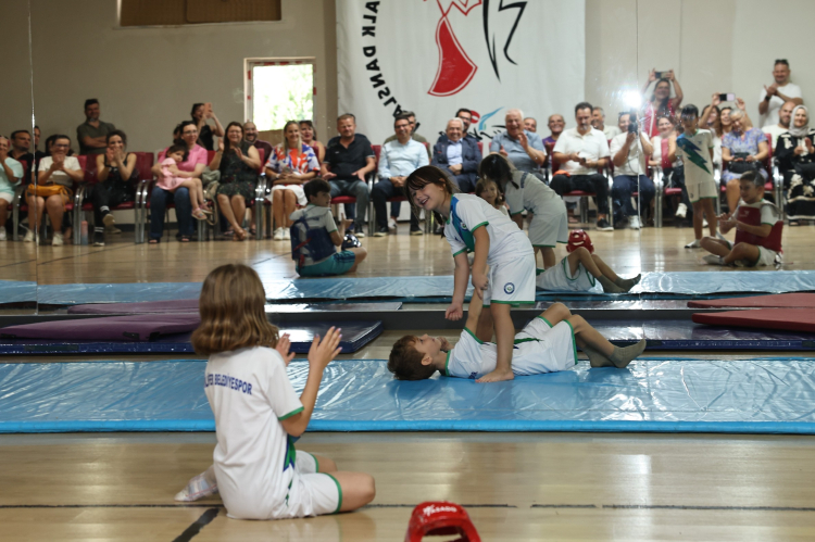 Bursa Nilüfer’de sporla dolu yaz renkli gösterilerle noktalandı