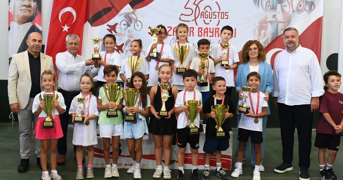 Bursa Osmangazi'de minik raketlerin kupa heyecanı