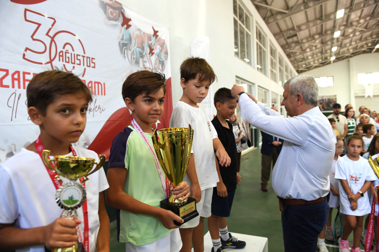 Bursa Osmangazi'de minik raketlerin kupa heyecanı
