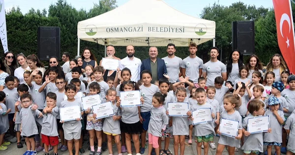 Bursa Osmangazi’de minikler yaz tatilinde yüzmeyi öğrendi