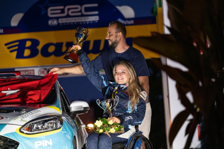 Bursa Osmangazi’nin gururu engelli kadın ralliciden Avrupa’da tarihi başarı