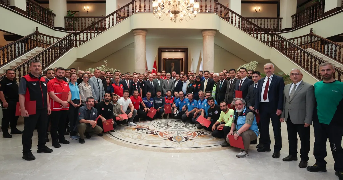 Bursa Valisi Ayyıldız’dan orman yangını kahramanlarına teşekkür