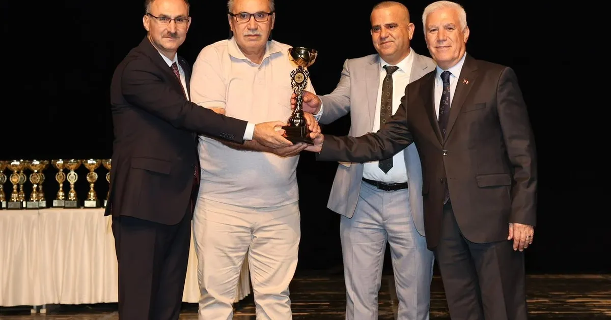 Bursa'da amatör spor kulüplerine kupa töreni