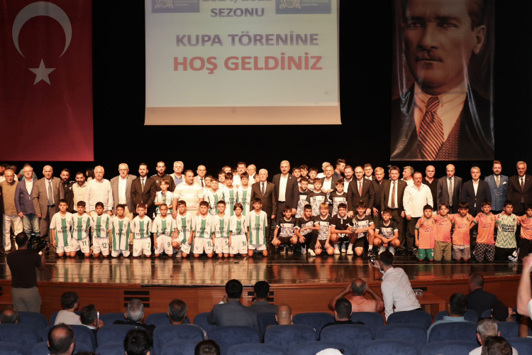Bursa'da amatör spor kulüplerine kupa töreni