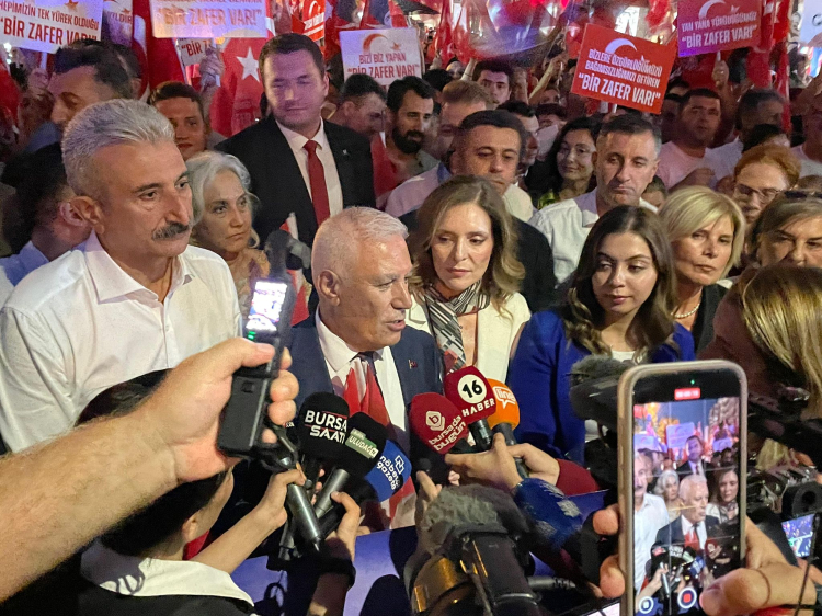 Bursa’da coşku fener alayı ve Göksel konseriyle taçlandı