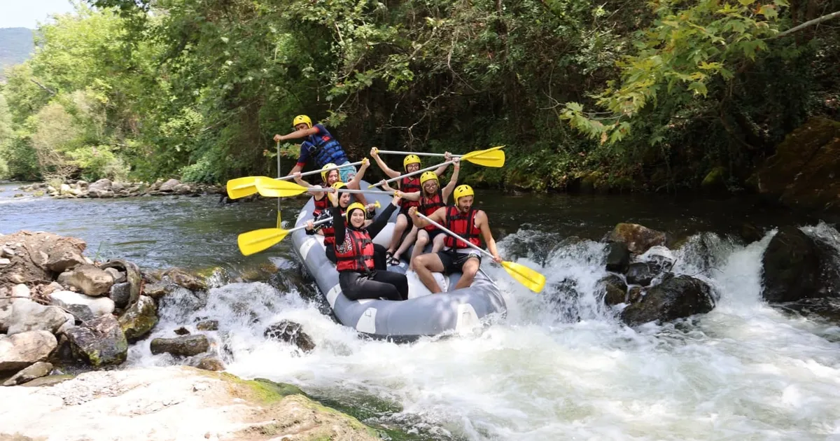 Bursa’da gençlerin rafting heyecanı