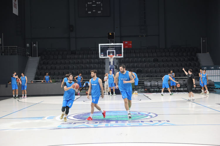 Çayırova basketbol takımına Başkan Çiftçi'den ziyaret