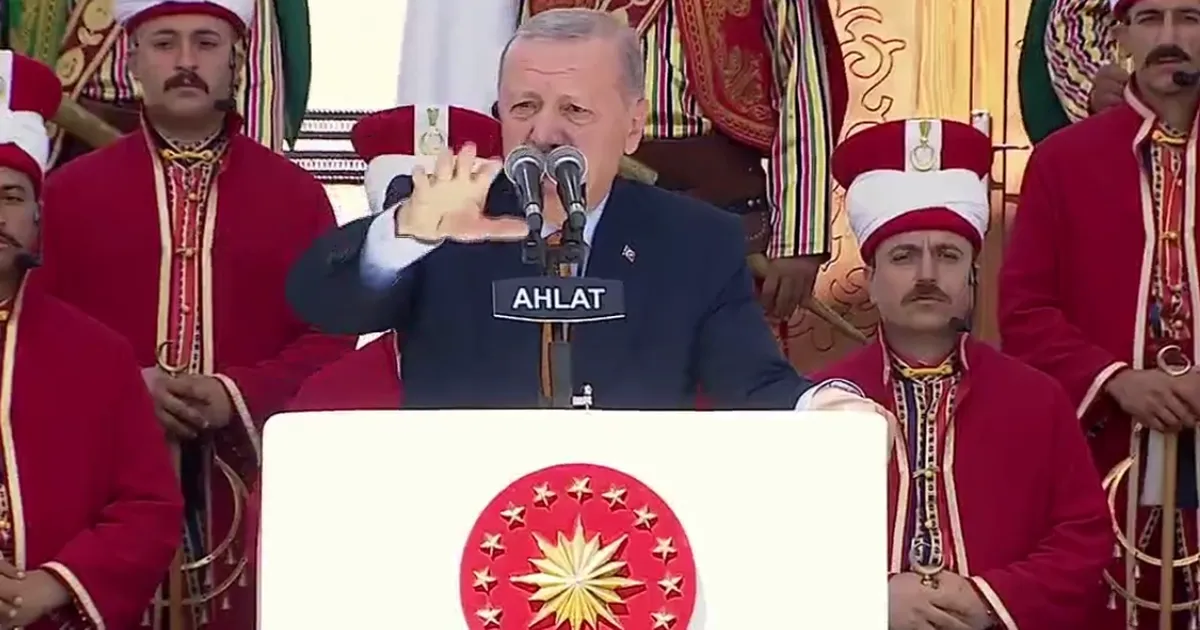 Cumhurbaşkanı Erdoğan Ahlat'ta... Terörsüz Türkiye'de son düzlükteyiz