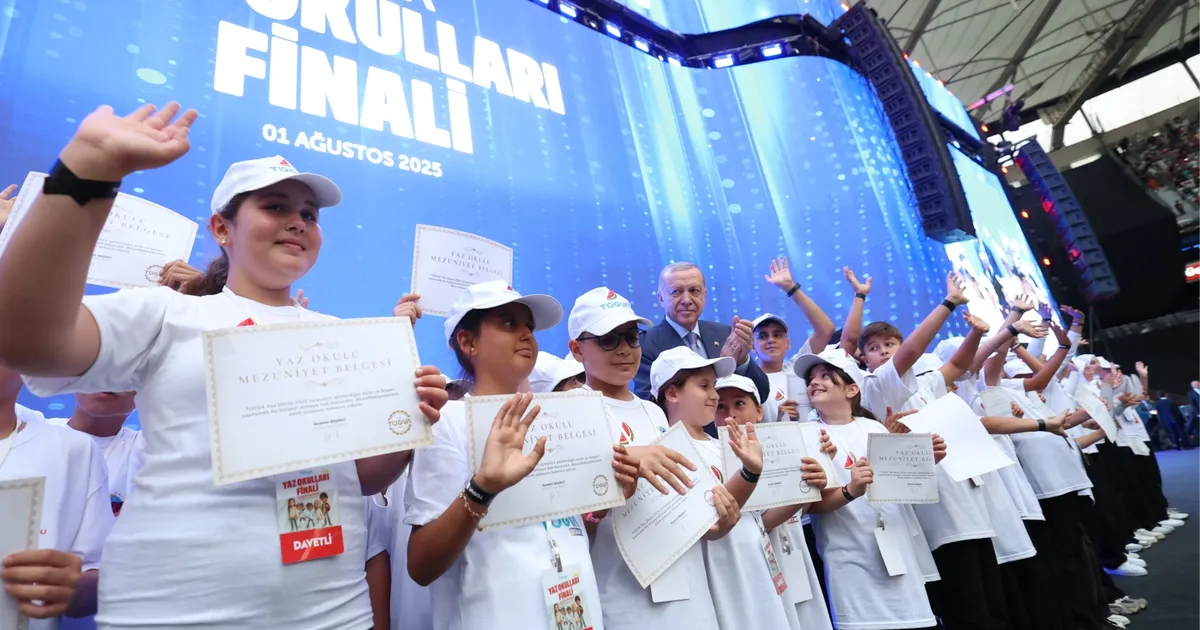 Cumhurbaşkanı Erdoğan, gençlere seslendi: Büyük ve güçlü Türkiye'ye az kaldı