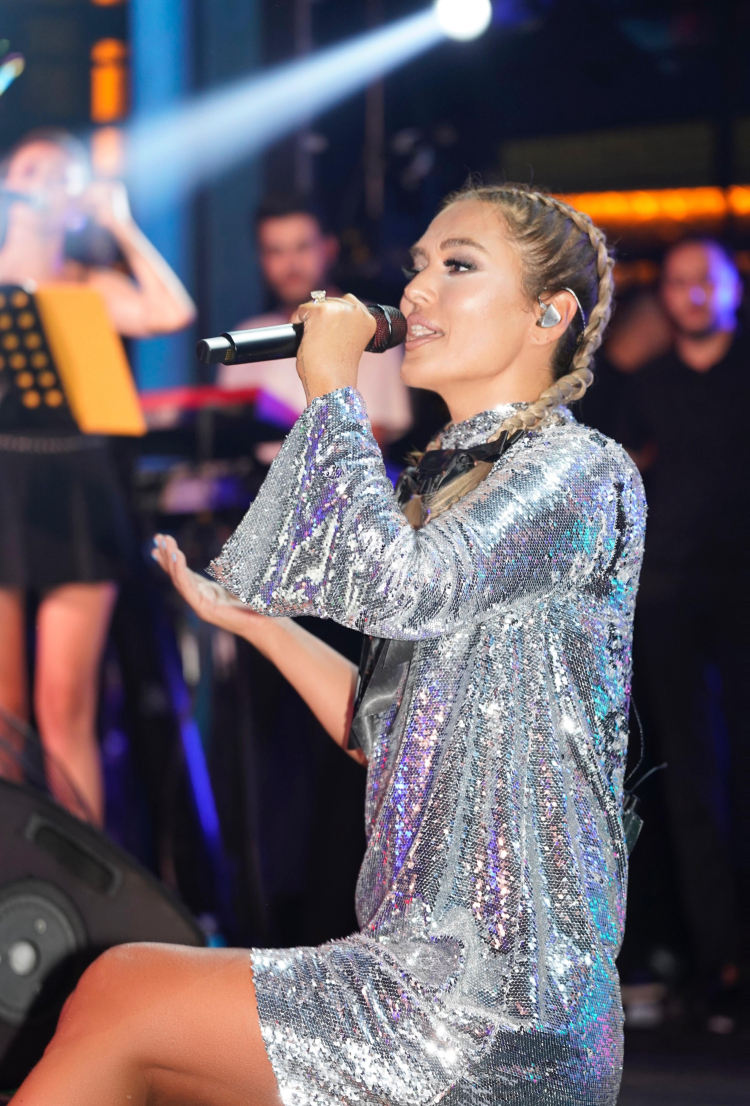 Demet Akalın Kemer’de unutulmaz bir geceye imza attı