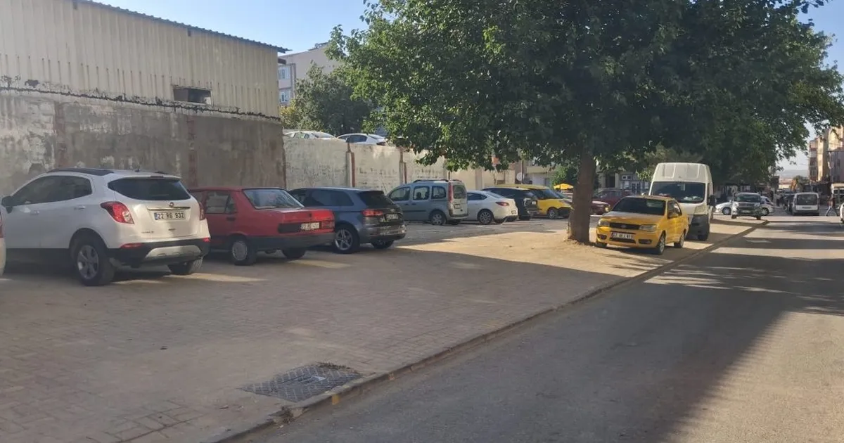 Edirne Keşan’da kaldırımlar otoparka dönüştü!