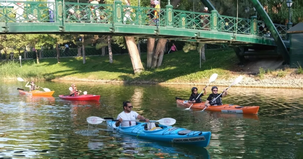 Eskişehir'den yetişkinlere deniz kanosu deneyimi