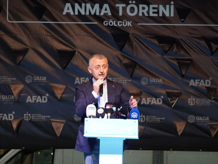 Gölcük'te 17 Ağustos 1999 depremi dualarla anıldı