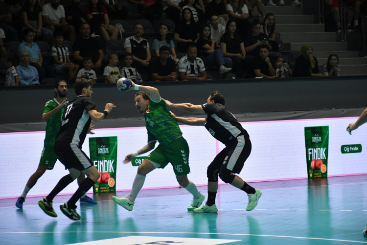 Hentbolda süper kupa Bursa Nilüfer Belediyespor’un