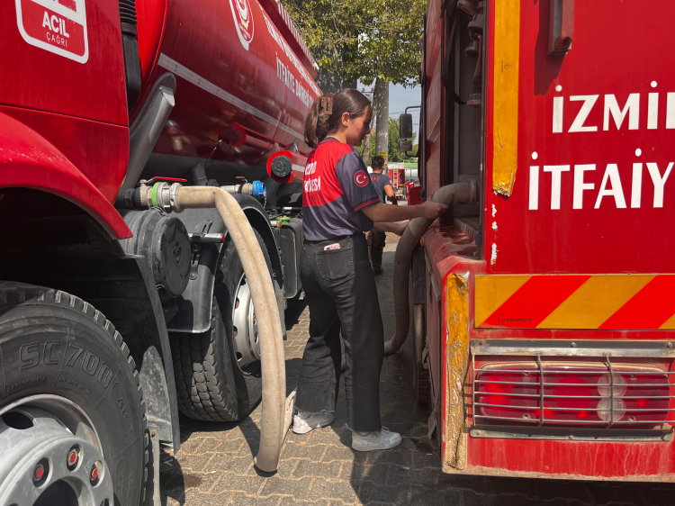 İzmir Aliağa ve Menderes’teki yangınlar kontrol altında