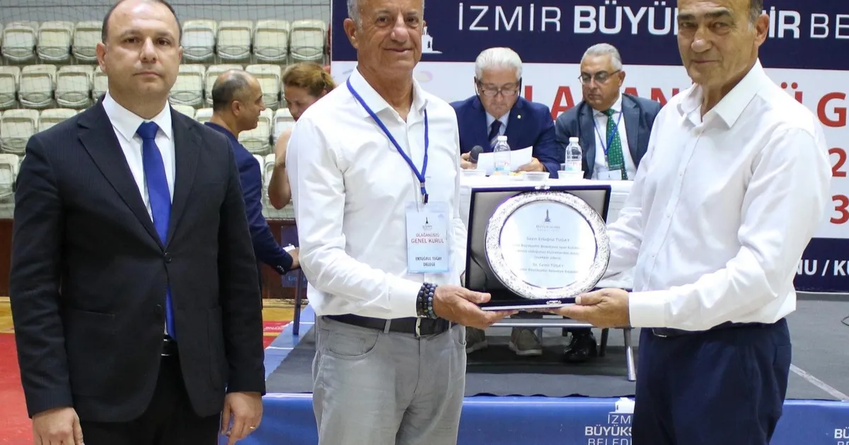 İzmir Büyükşehir Spor Kulübü’nde bayrak değişimi