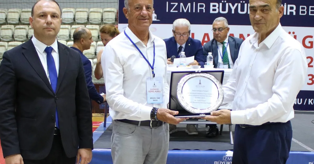 İzmir Büyükşehir Spor Kulübü’nde bayrak değişimi