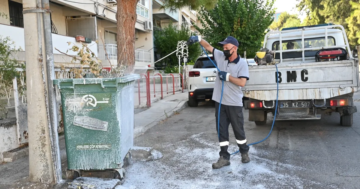 İzmir Karabağlar’da temizlik seferberliği