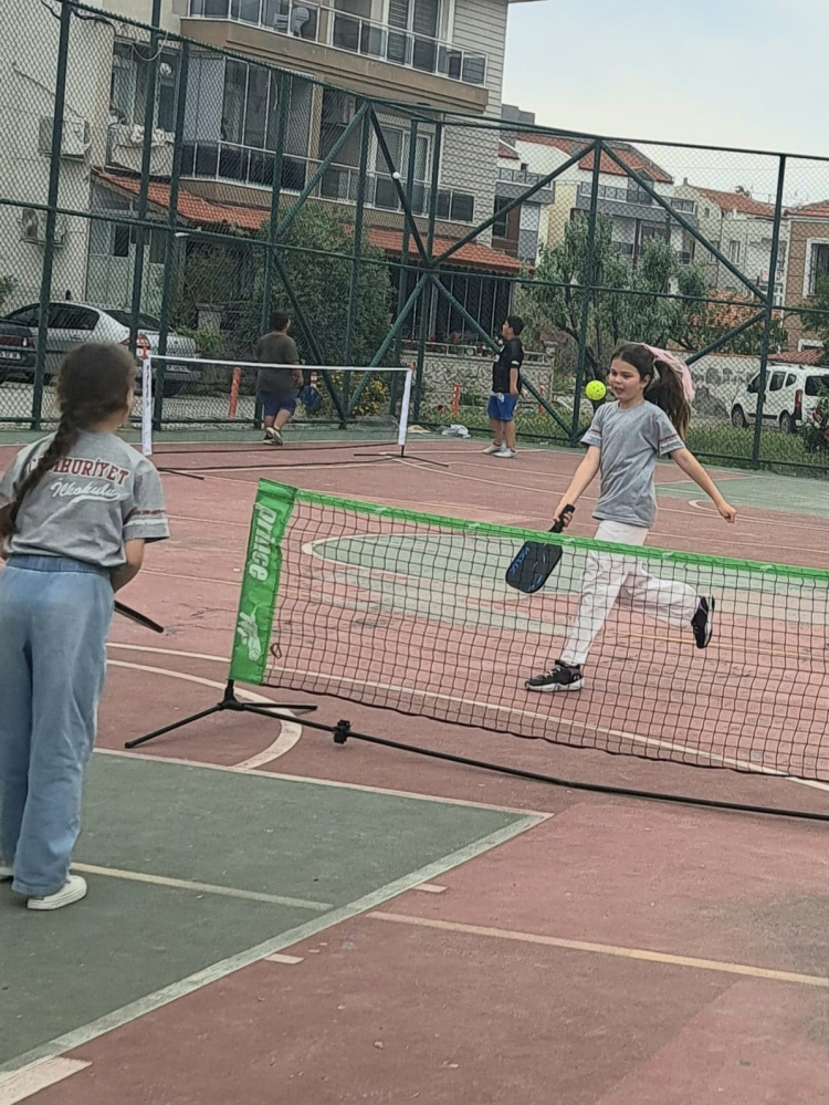 İzmir'de Bostanlıspor’dan Pickleball için “Aile Okulu”