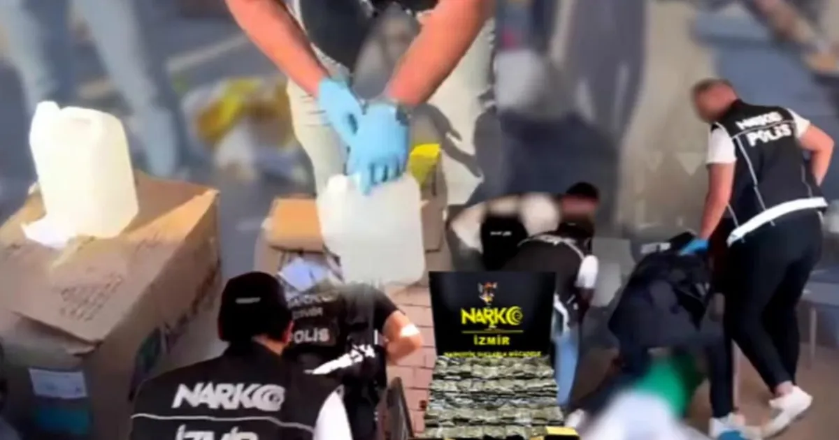 İzmir'de zehir tacirlerine 3 gözaltı!