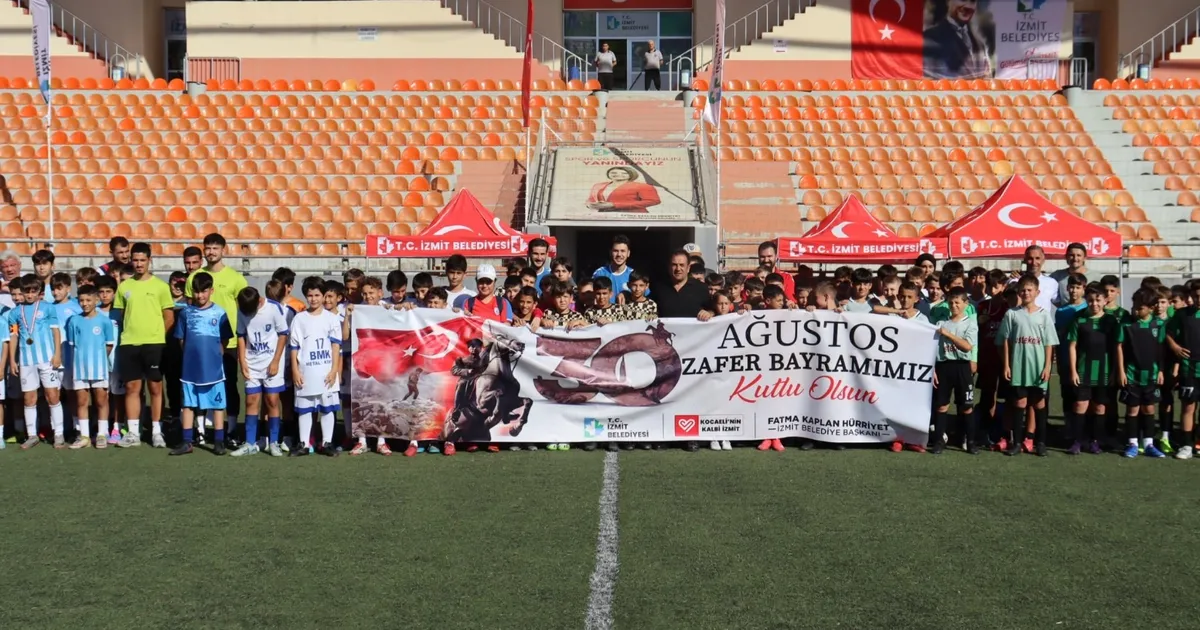 İzmit’te 30 Ağustos'a özel futbol coşkusu