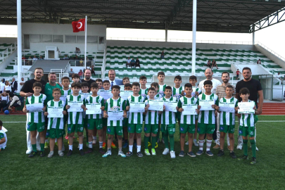 İznikspor Yaz Futbol Okulu’nda sertifika heyecanı