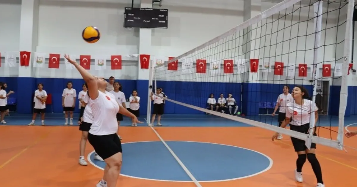 Kız çocuklarından voleybol kursuna yoğun ilgi