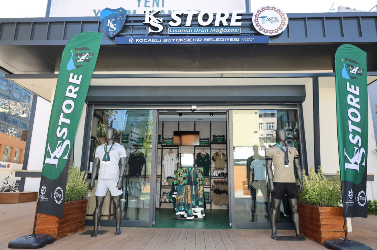 Kocaelispor sevgisi şehrin meydanlarında yaşanıyor