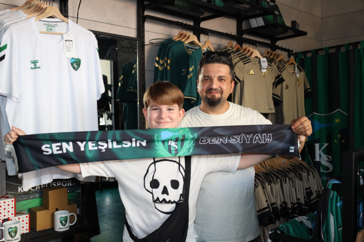 Kocaelispor sevgisi şehrin meydanlarında yaşanıyor