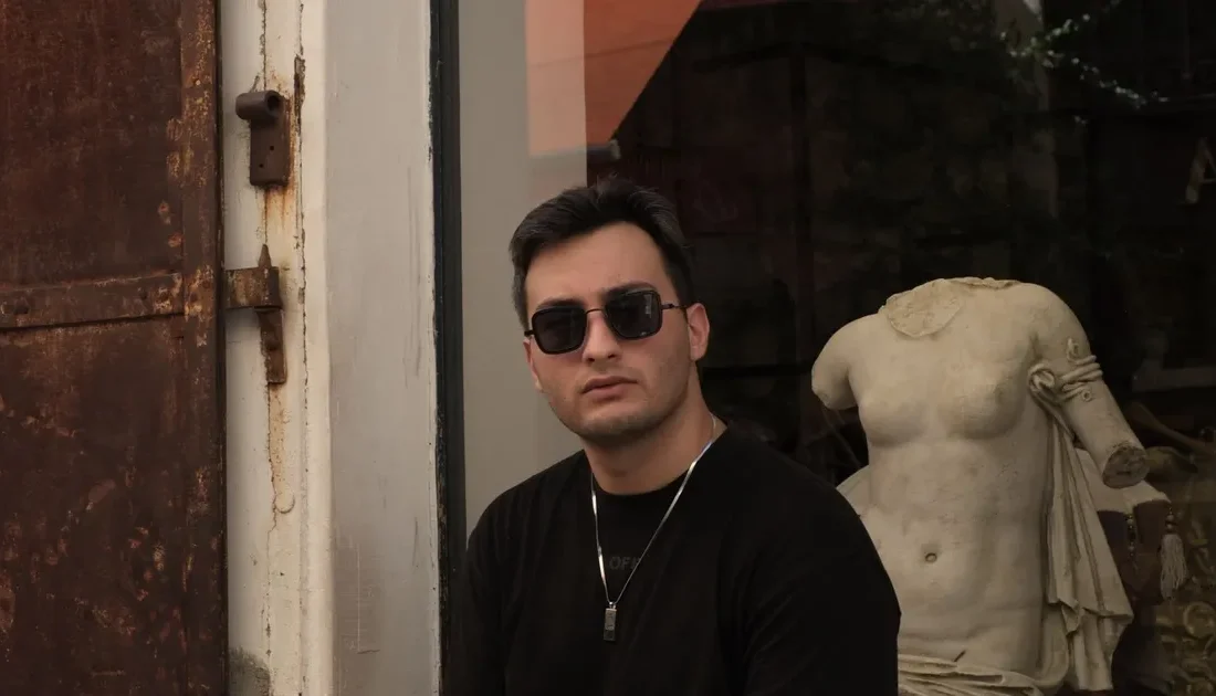 Genç müzisyen MELI, 80’lerin