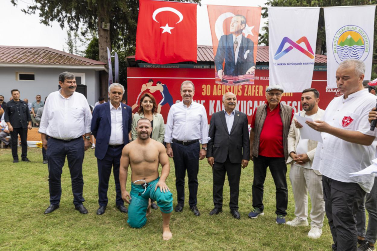 Mersin’de Ata sporu güreşle Zafer coşkusu yaşandı