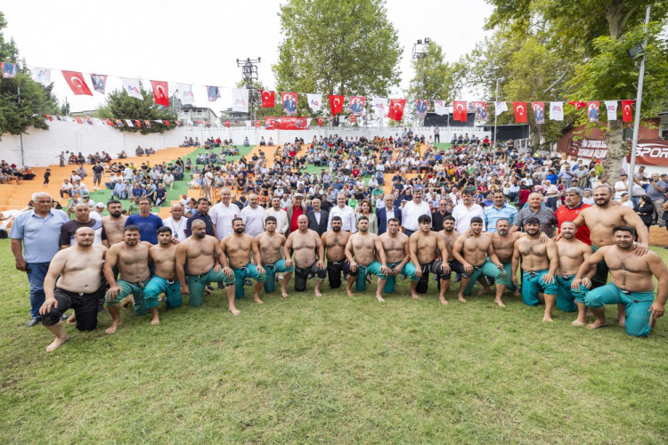 Mersin’de Ata sporu güreşle Zafer coşkusu yaşandı