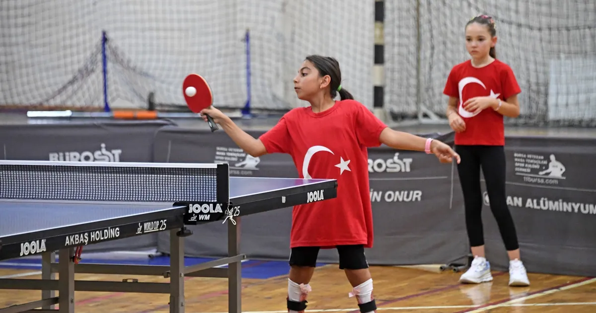 Minik raketler Bursa Osmangazi'de kıyasıya mücadele etti