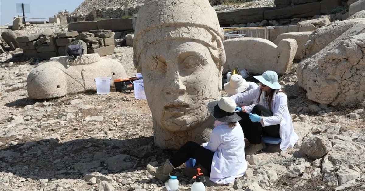 Nemrut’un dev heykellerine 'nano' dokunuş
