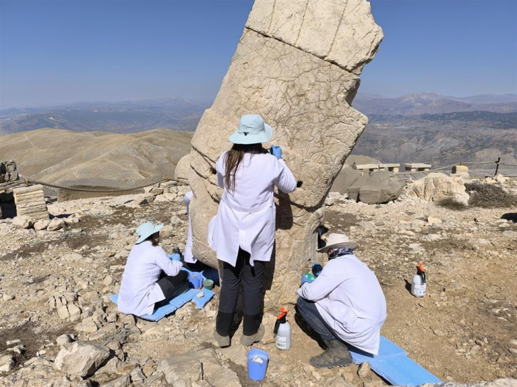 Nemrut’un dev heykellerine 'nano' dokunuş