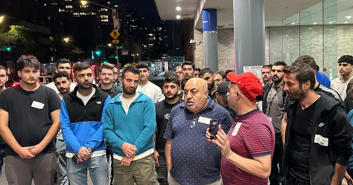 New York’ta Türk pedicabçı gözaltında fenalaştı!