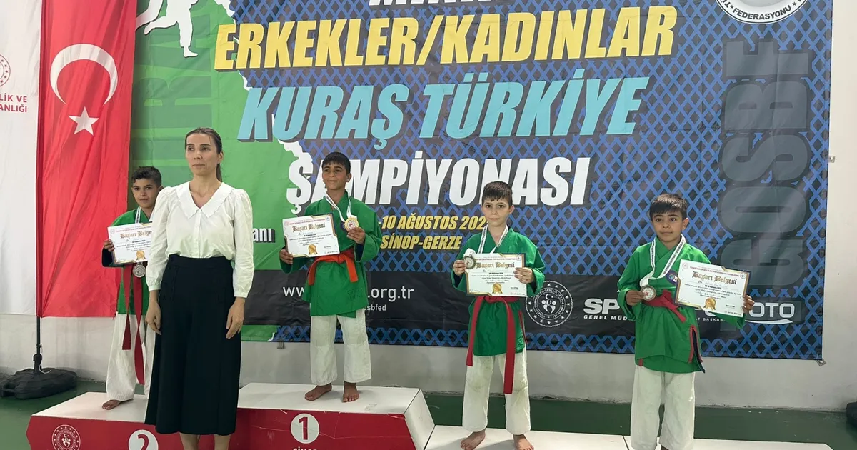 Trabzonlu minikler madalyayla döndüler