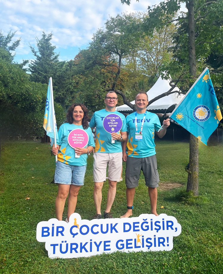 Yüzücüler kulaçlarını TEGV’li çocuklara eğitim desteği için attı