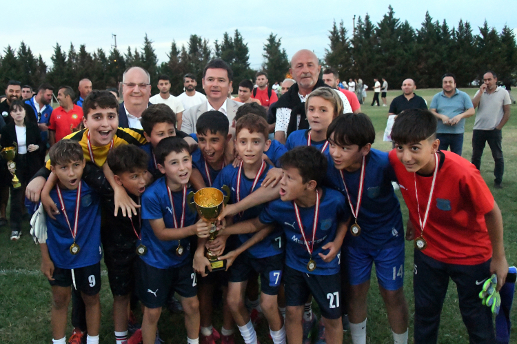 Bursa Osmangazi’de minik yetenekler futbol şöleninde buluştu