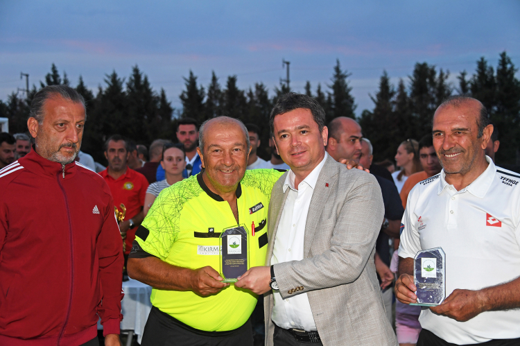 Bursa Osmangazi’de minik yetenekler futbol şöleninde buluştu
