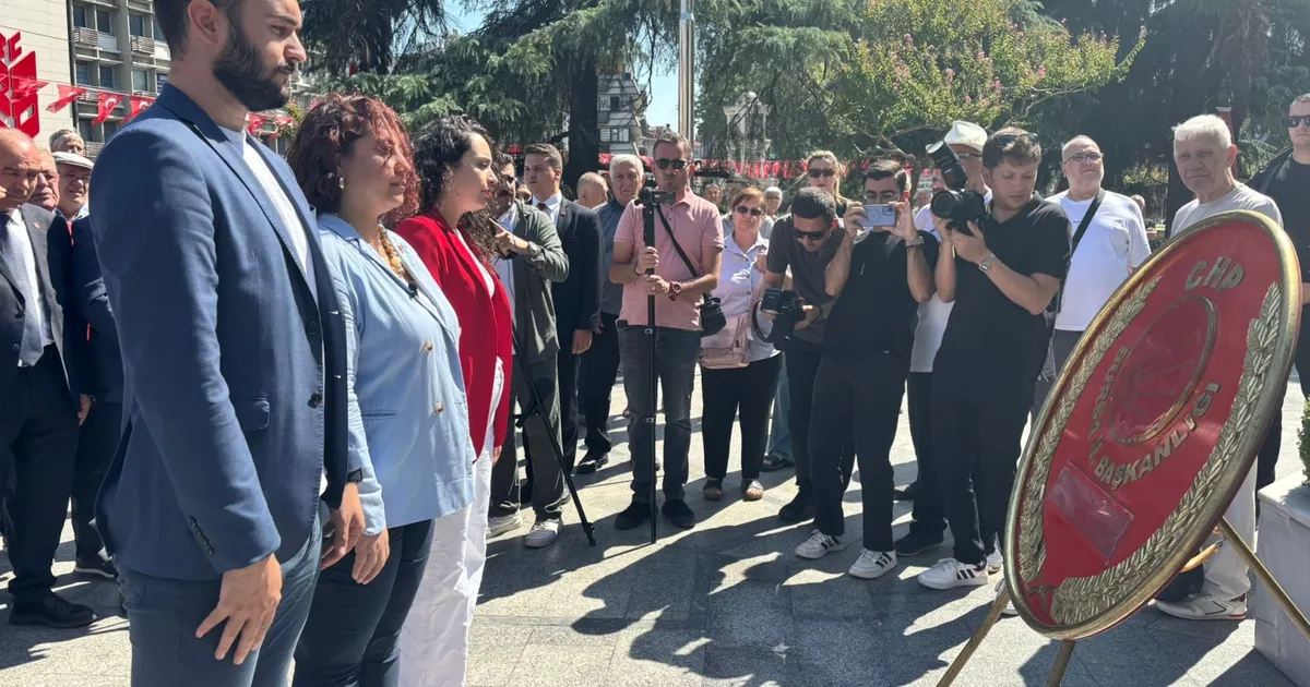 CHP’nin 102'nci yılına Bursa'dan çelenk