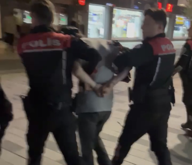 Düzce'de gizli fotoğraf skandalı! Esnaf gözaltına alındı