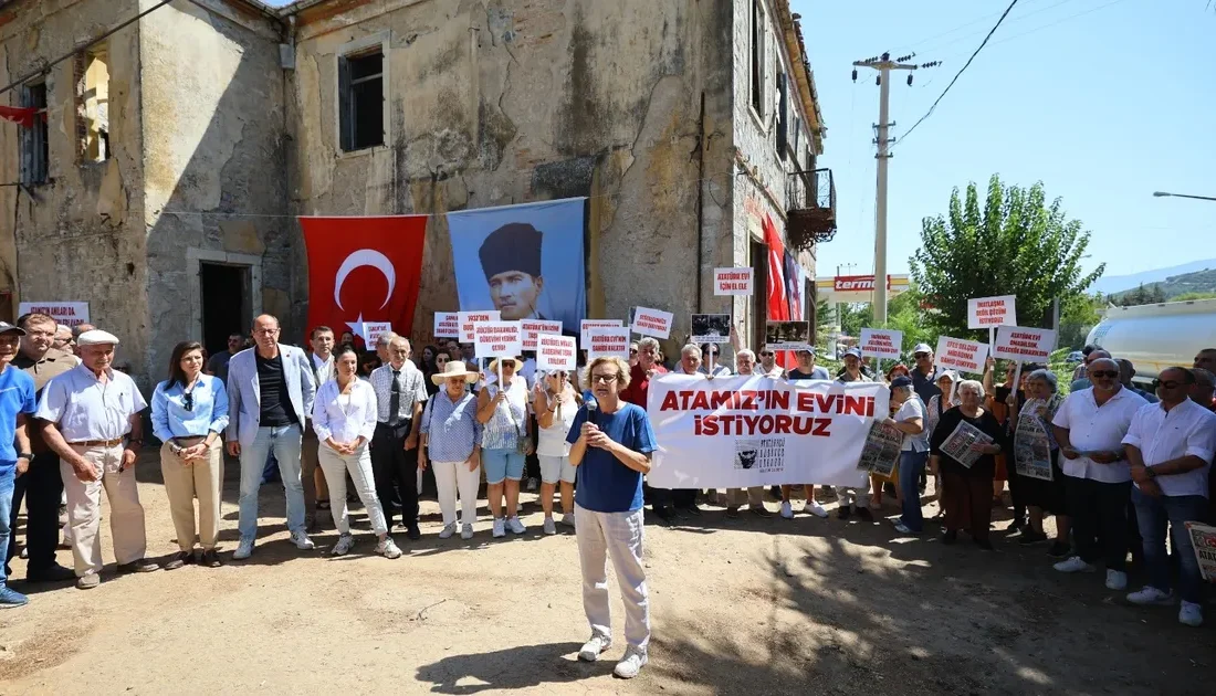 İzmir'de Efes Selçuk’ta Atatürk